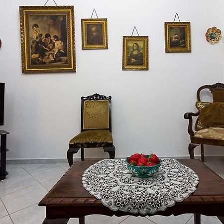 Vintage Style Apartment With Beautiful Backyard Афины Экстерьер фото