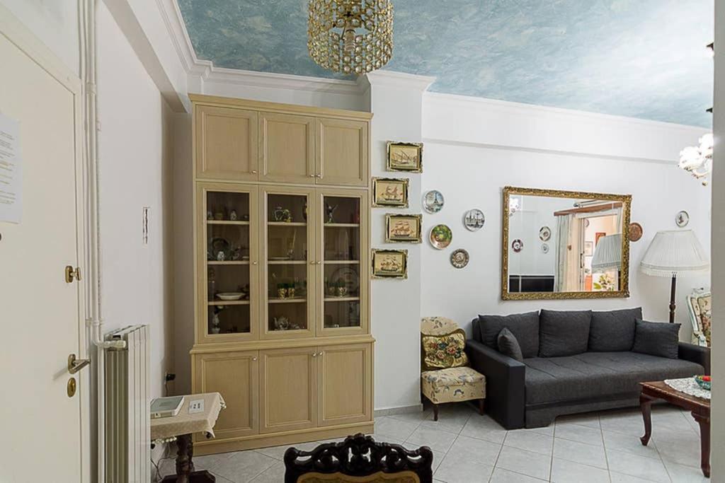 Vintage Style Apartment With Beautiful Backyard Афины Экстерьер фото