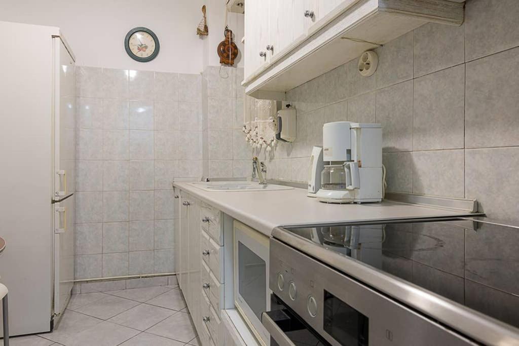 Vintage Style Apartment With Beautiful Backyard Афины Экстерьер фото