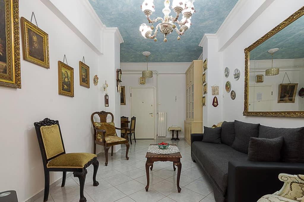 Vintage Style Apartment With Beautiful Backyard Афины Экстерьер фото