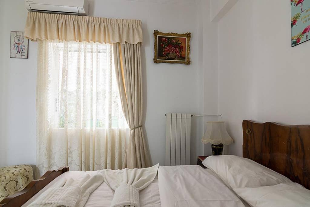 Vintage Style Apartment With Beautiful Backyard Афины Экстерьер фото