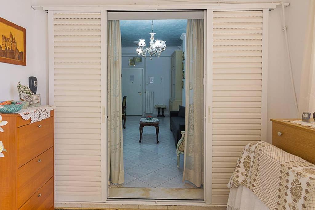 Vintage Style Apartment With Beautiful Backyard Афины Экстерьер фото